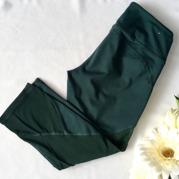 Go-Dry Active Old Navy Cropped Leggings - Picture 1 of 4